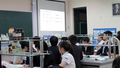 Học sinh trường THPT Chu Văn An (Hà Nội) trong giờ thực hành.